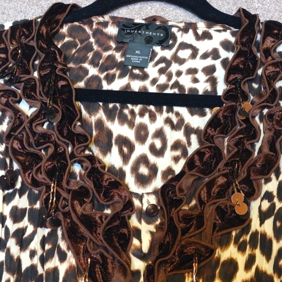 🖤Vintage Leopard Ruffle Accordion Top with Beads - Picture 6 of 15